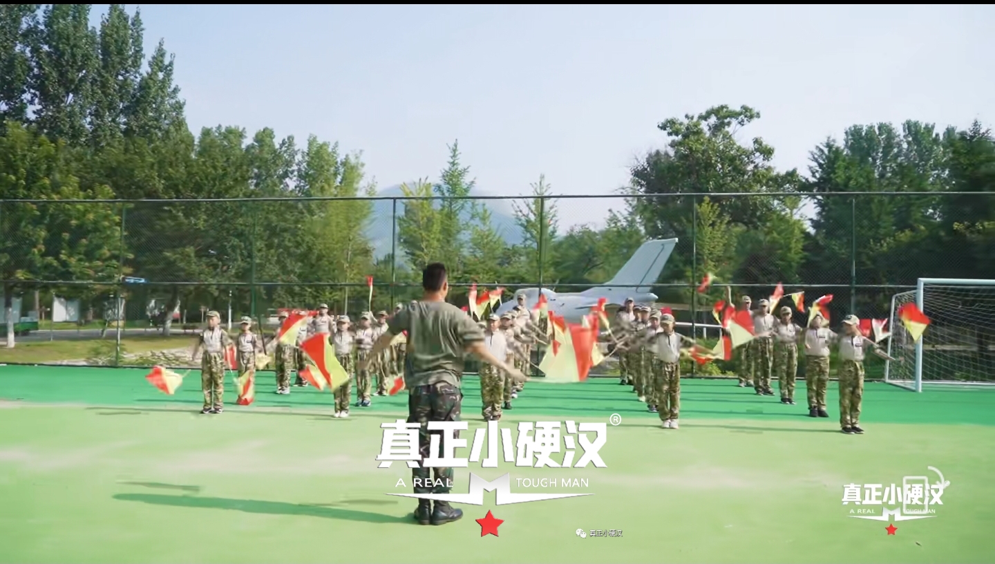 “小硬汉军事夏令营”不仅仅是一个简单的夏令营活动